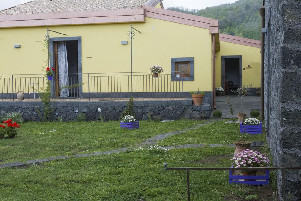 Viola Nel Parco Villa SantʼAlfio Exterior foto